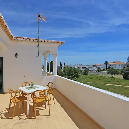 Pensión U - Casa Quinta Estacao