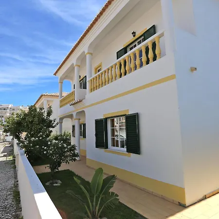 U - Casa Quinta Estacao * Lagos