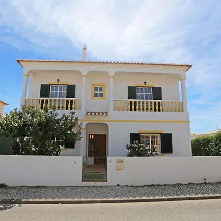 Guest house U - Casa Quinta Estacao Lagos
